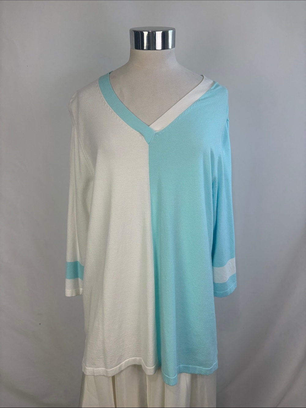 J'ENVIE AQUA WHITE V NECK TUNIC TOP
